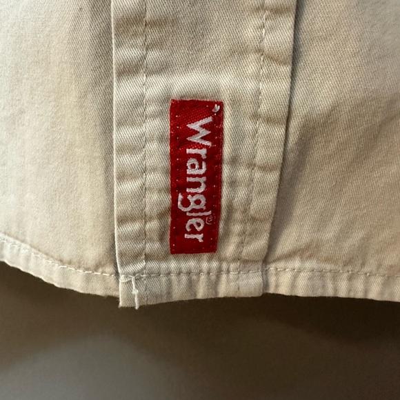 WRANGLER | Men’s 2XL Lightweight Khaki Cargo Shirt - Picture 2 of 3